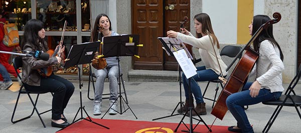 Cuarteto de cuerda ayer en la calle Mayor de Pozoblanco