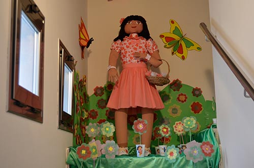 DORA EN EL JARDÍN, por Asociación de Vecinos La Calzá del Barrio
