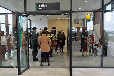 Vestíbulo de la estación de Villanueva de Córdoba el día de su inauguración