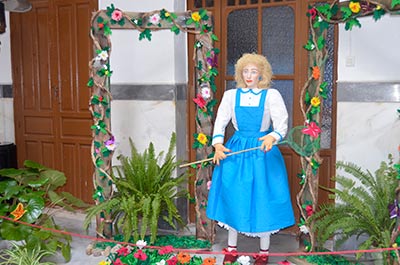 FILOMENA CON MARIPOSAS. Cof. Serv. de Nazarenas. Ntra. Sra. de los Dolores