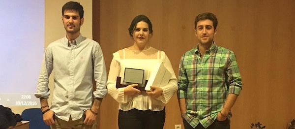 Imagen de la entrega del premio a la excelencia 2017