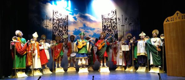 La chirigota "Con la Iglesia habéis topao" durante su actuación en Montoro