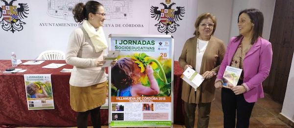 La alcaldesa de Villanueva, Dolores Sánchez, durante la presentación de una actividad en la localidad