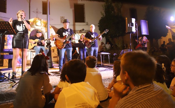 Actuación de Vintage en la última Noche Blanca de la cultura pozoalbense