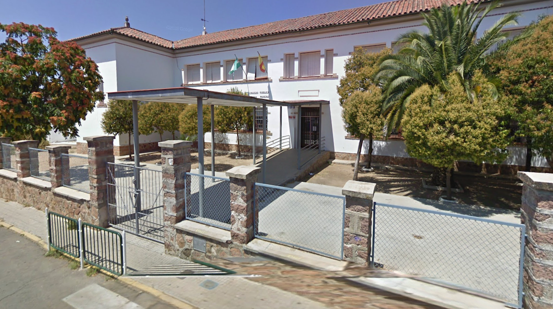 Fachada del colegio María Moreno de Villanueva de Córdoba