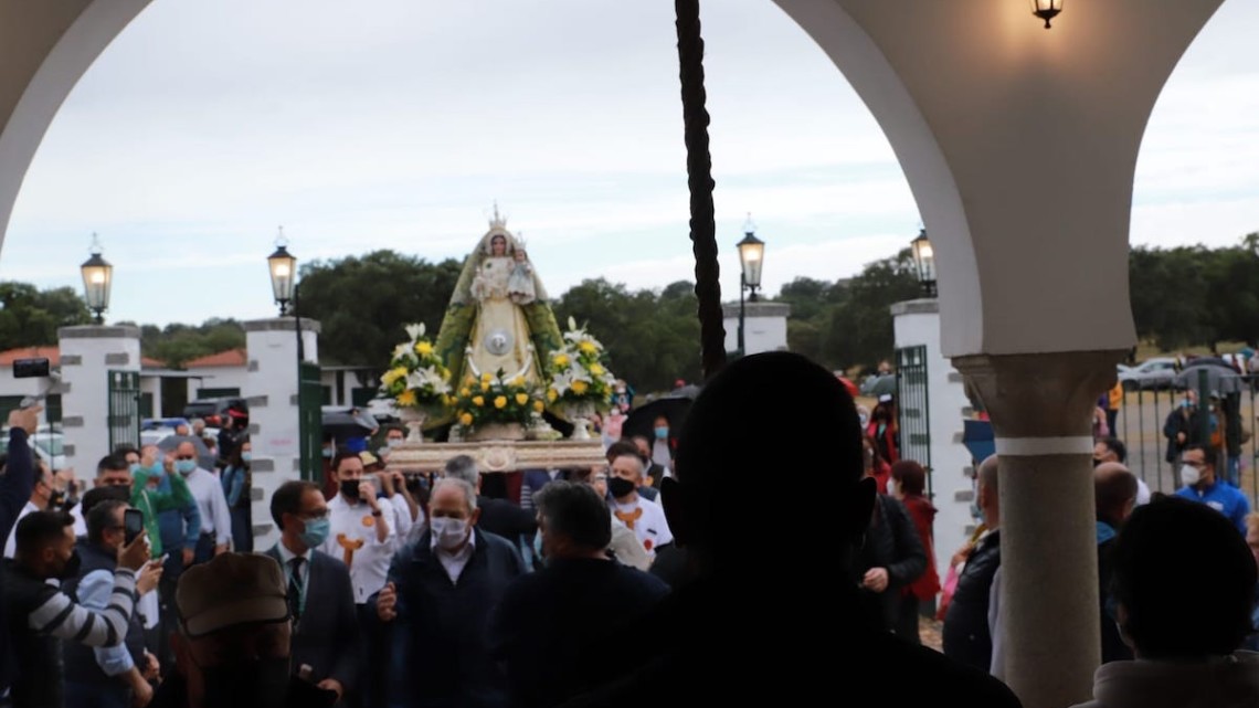 Entrada de la Virgen de Luna a su Santuario