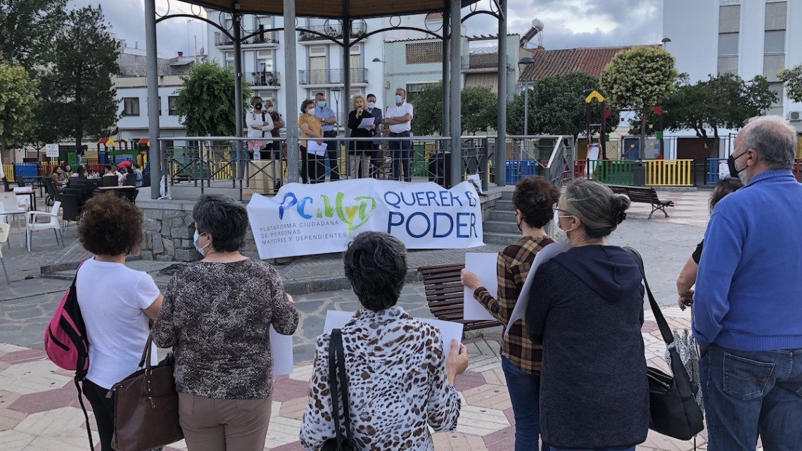 Un momento de la concentración convocada por la Plataforma de Personas Mayores y Dependientes