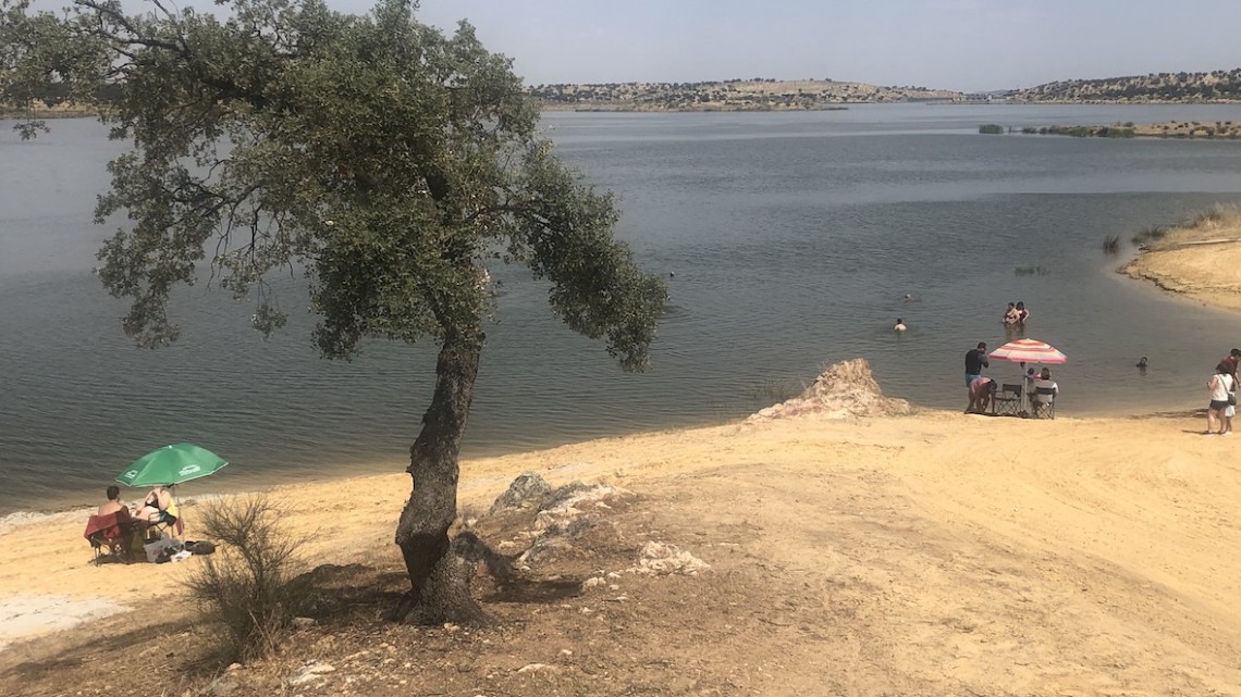 Los primeros bañistas aprovecharon las primeras horas para acercarse a la playa de la Colada