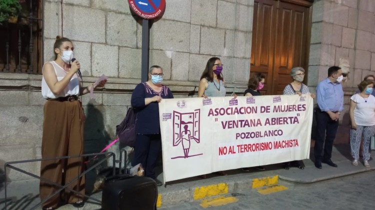 Momento de la concentración en Pozoblanco contra la violencia de género