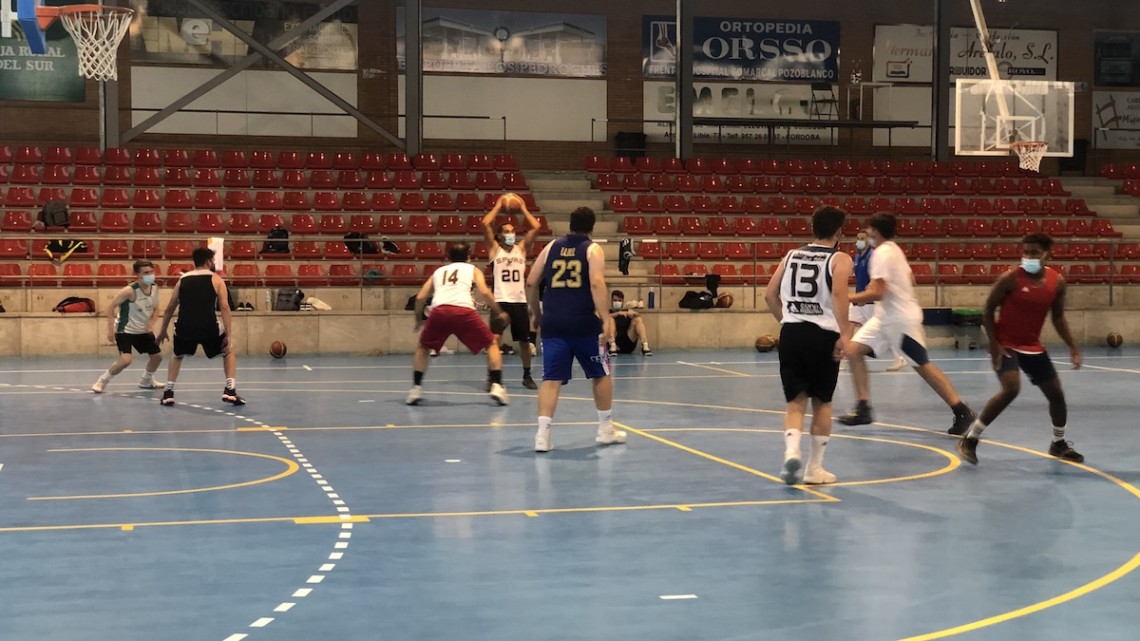 Primer entrenamiento del equipo senior del Club Promesas Baloncesto Pozoblanco