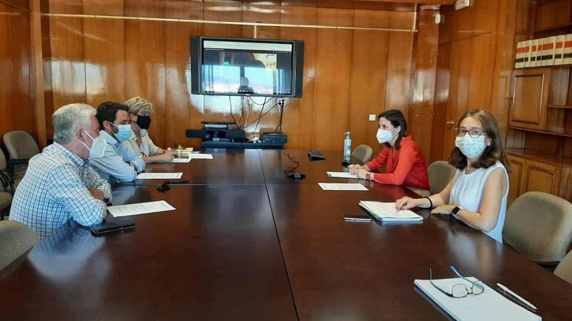 Reunión de la Plataforma Que Pare el Tren con la delegada de Fomento, Cristina Casanueva