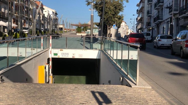 Aparcamiento del bulevar de la Avenida Villanueva de Córdoba