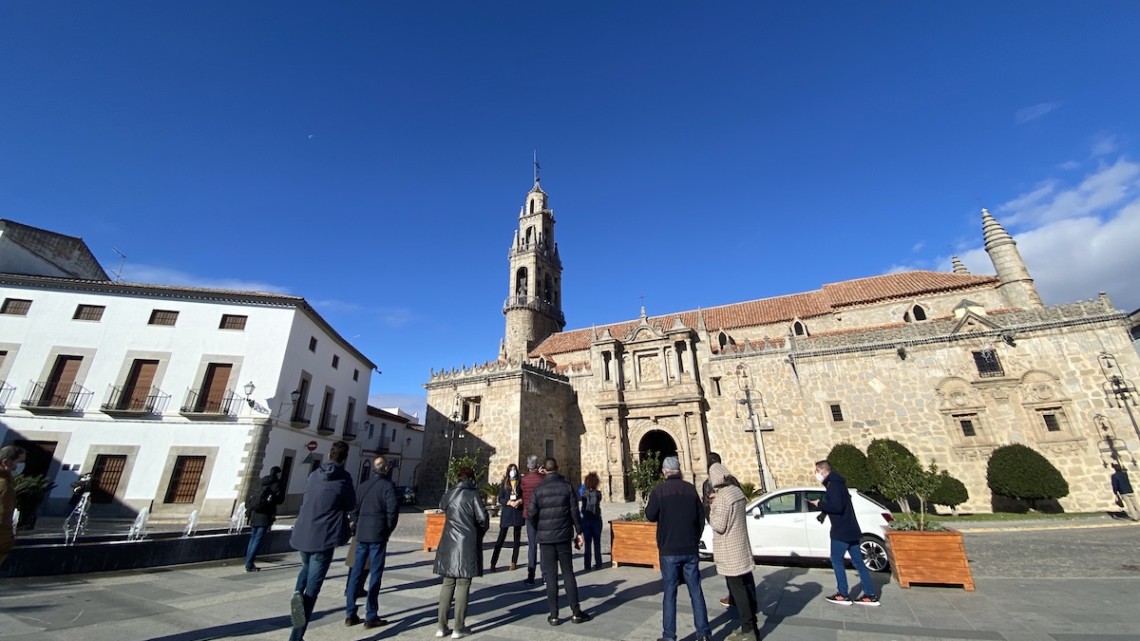 Momento de la visita a Hinojosa del Duque a través de la iniciativa 'Hinojosa Cerca de Ti'