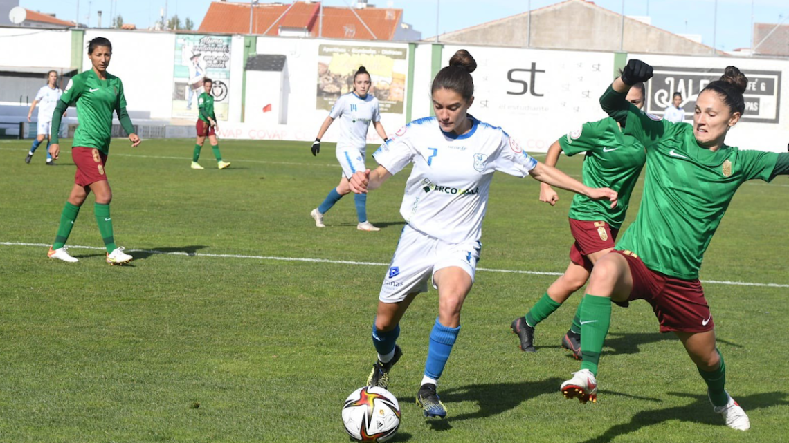 Nora en una acción del juego en el partido contra el Granada