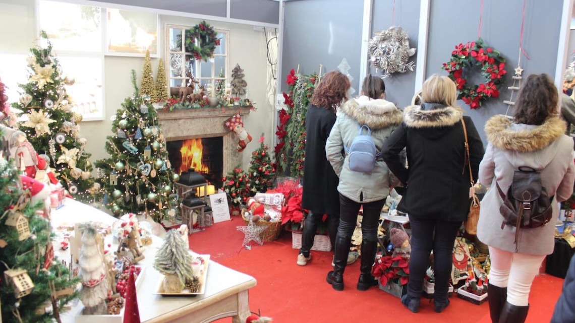 Clientas en el Mercado Navideño de Hinojosa. Foto: Hinojosa Es Comercio