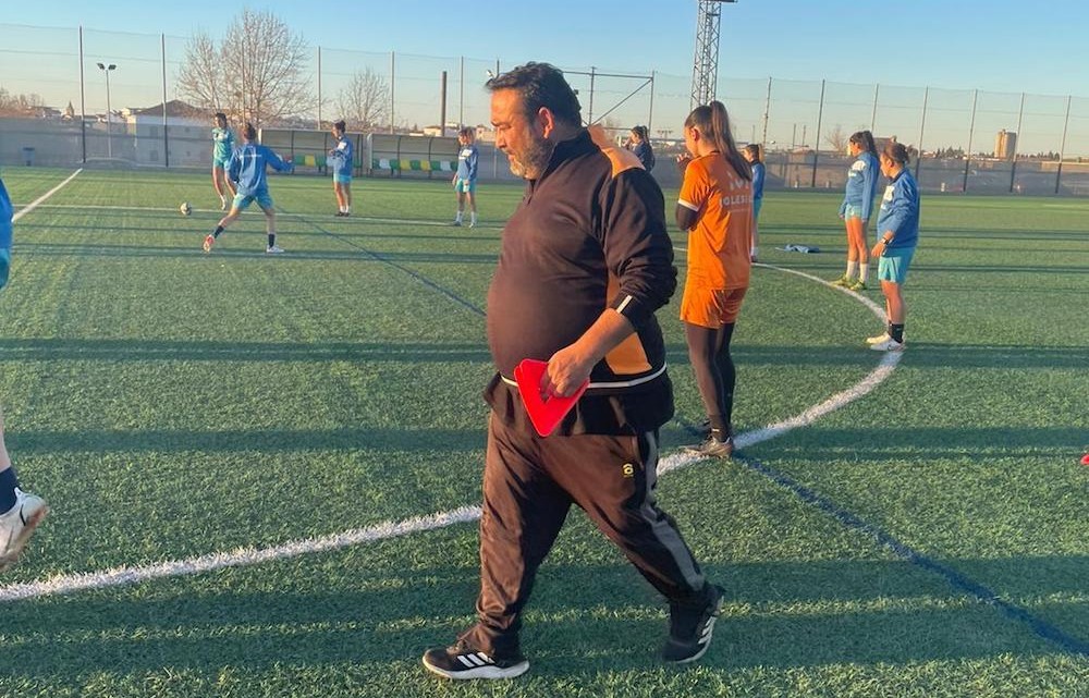 Antonio Serrano en su primer entrenamiento con el Pozoalbense Femenino