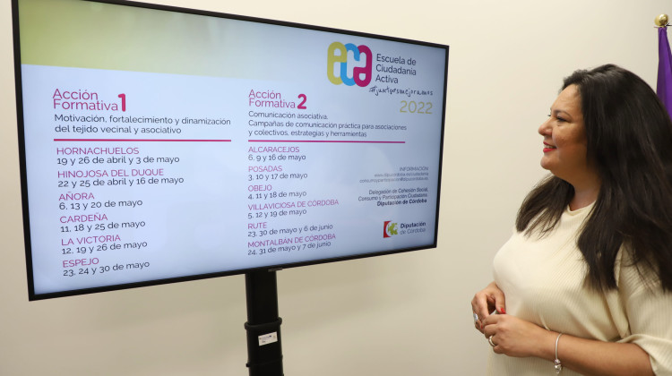 Dolores Amo presentando las acciones formativas