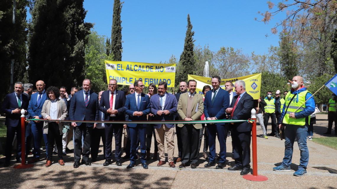 Pancartas de la Policía Local en la inauguración de la Feria Agroganadera