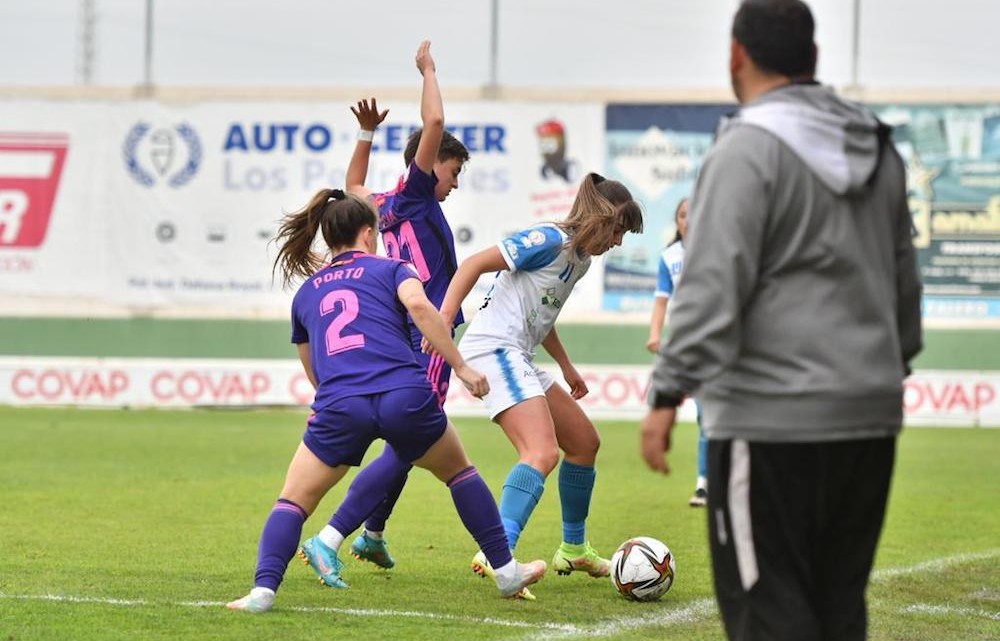 Laura en una acción de un partido del Pozoalbense FemeninoLaura en una acción de un partido del Pozoalbense Femenino