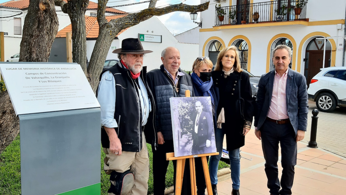 Cristina Manolo Héctor durante uno de los homenajes a deportados a campos de concentración nazis