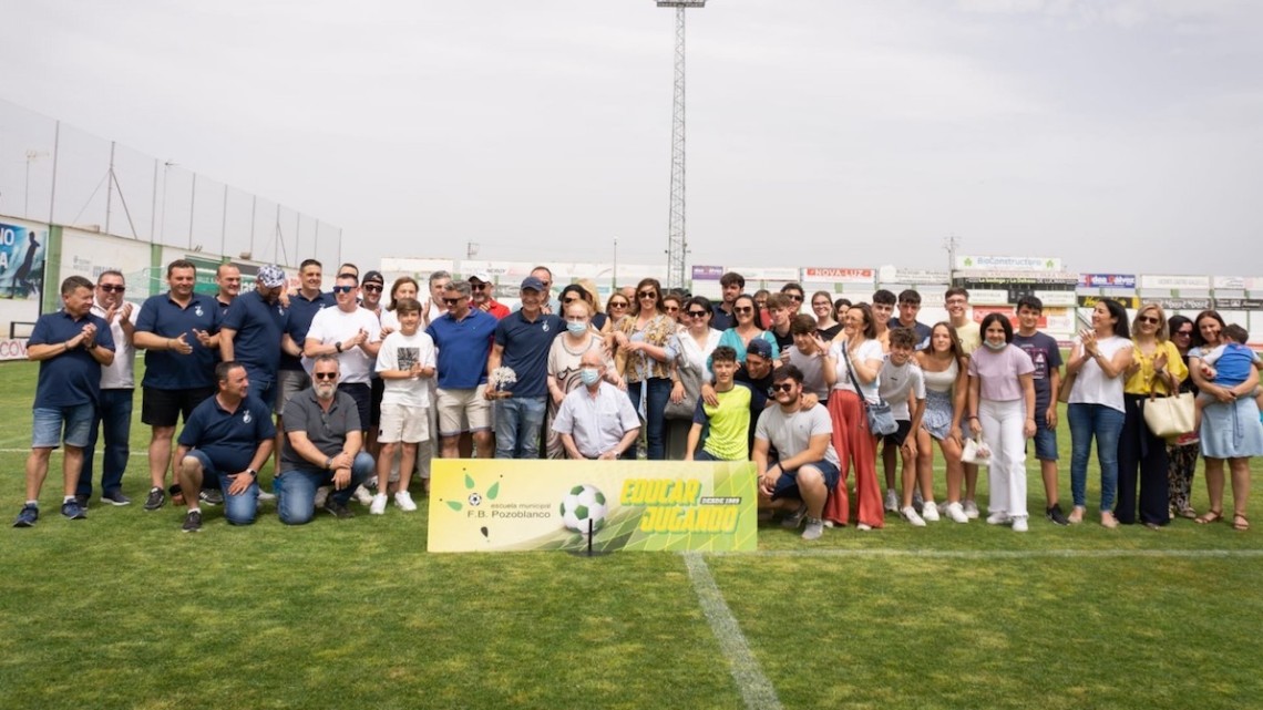 Antonio Pozuelo con su Encina de Plata