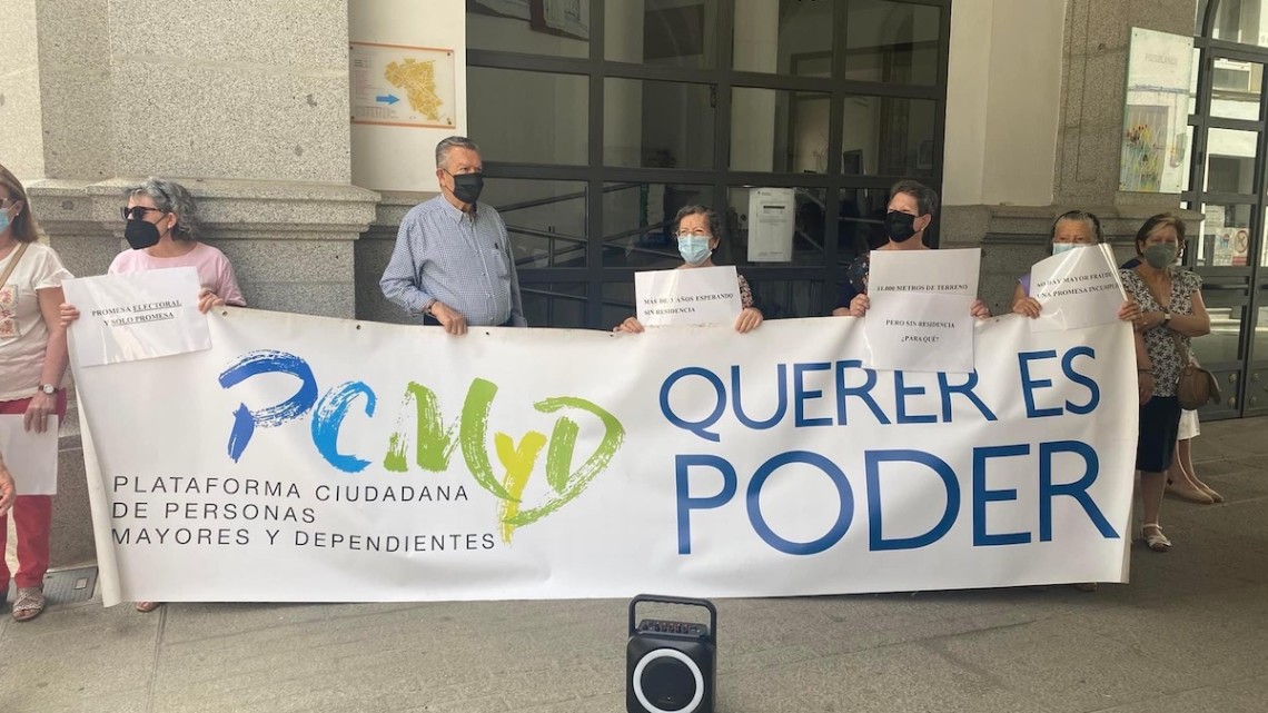 Concentración en reivindicación de la residencia de mayores de Pozoblanco