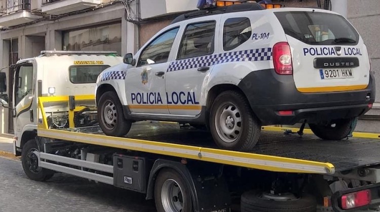 Uno de los vehículos averiados de la Policía Local. Foto: Facebook sección pozoalbense del Sindicato Independiente de Policía de Andalucía