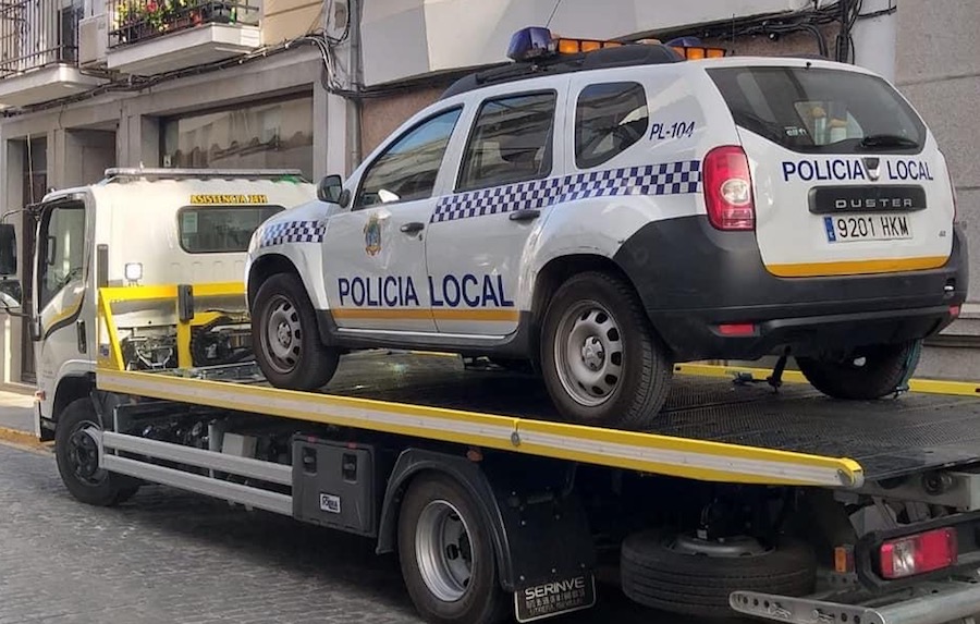 Uno de los vehículos averiados de la Policía Local. Foto: Facebook sección pozoalbense del Sindicato Independiente de Policía de Andalucía