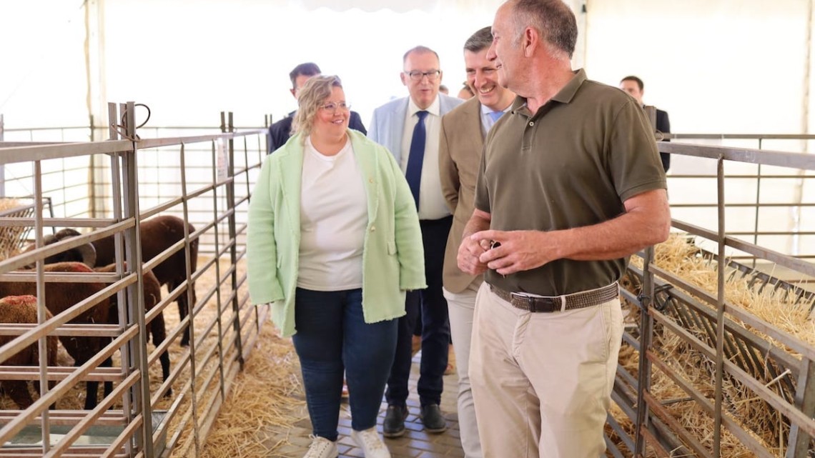 Visita oficial durante la inauguración de Agrovap