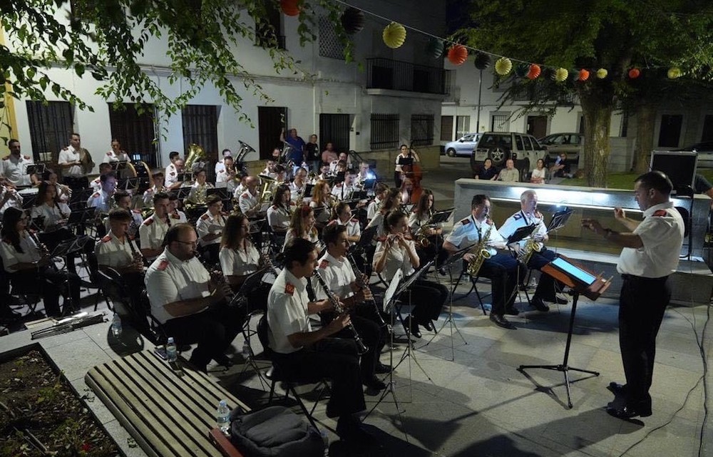 La Banda de Música de Pozoblanco durante su concierto en la plaza de la Asunción. Foto: Turismo Pozoblanco