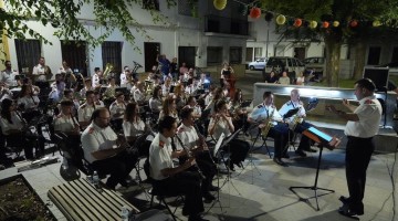 La Banda de Música de Pozoblanco durante su concierto en la plaza de la Asunción. Foto: Turismo Pozoblanco