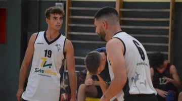 Rubén Podadera y Paco Moreno durante un partido amistoso contra El Carmen