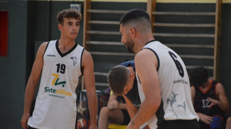 Rubén Podadera y Paco Moreno durante un partido amistoso contra El Carmen