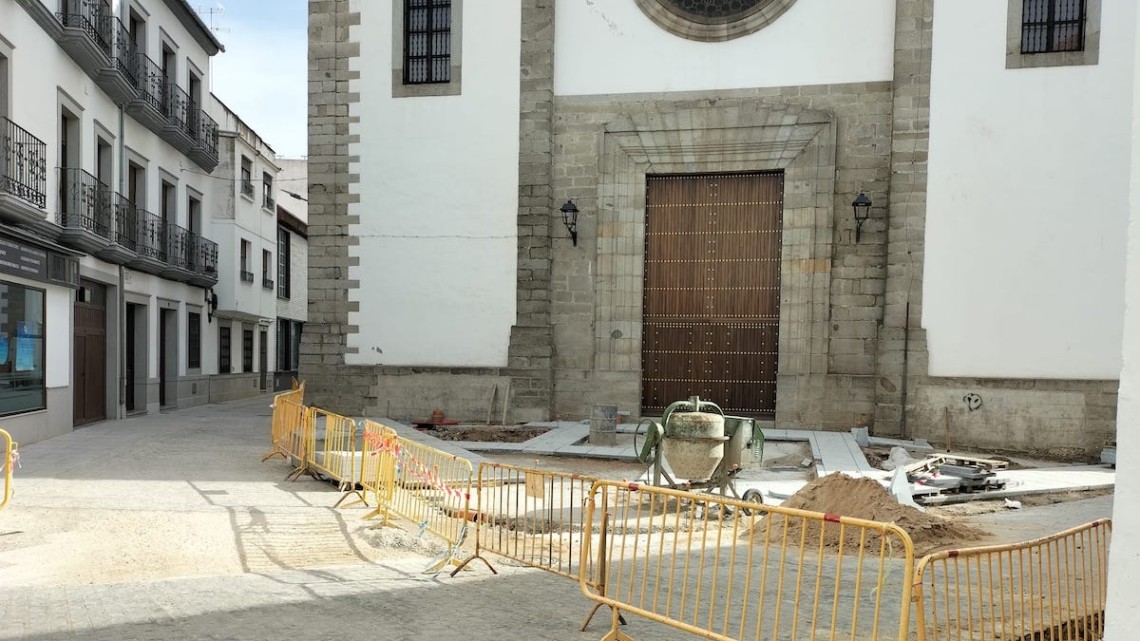 Así ha quedado la fachada de Santa Catalina tras la eliminación de los árboles