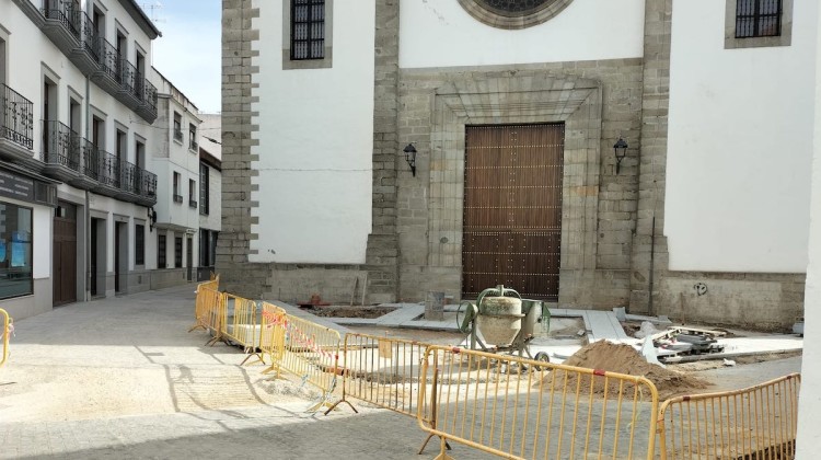 Así ha quedado la fachada de Santa Catalina tras la eliminación de los árboles