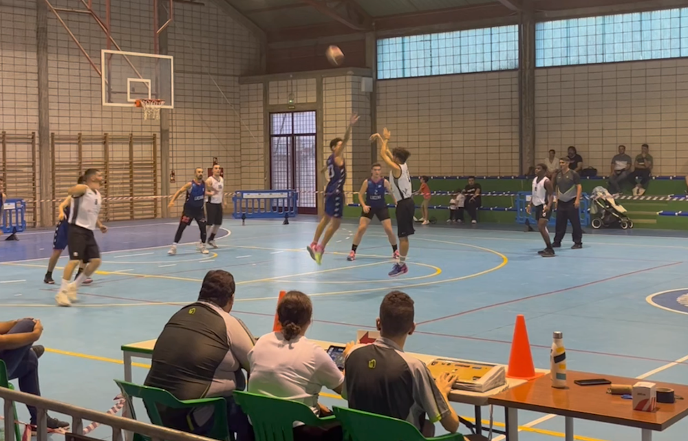 Momento del partido entre el Fundación Prode y el Lucebasket