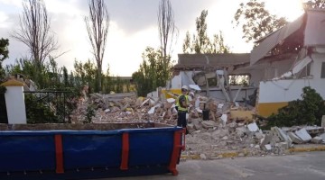Inicio de las obra de demolición en los terrenos donde va el nuevo Centro de Salud de Villanueva de Córdoba