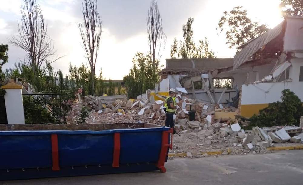 Inicio de las obra de demolición en los terrenos donde va el nuevo Centro de Salud de Villanueva de Córdoba