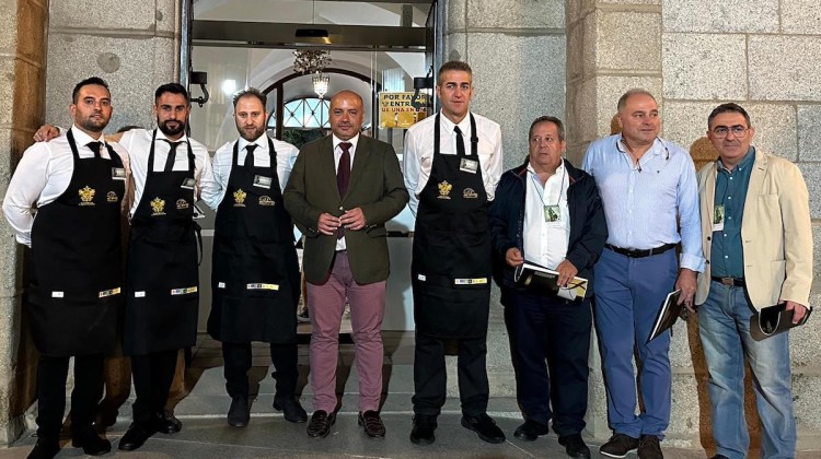 cortadores con el alcalde y el jurado