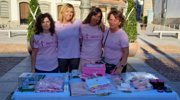 Miembros de la Junta Local de la Asociación contra el cáncer de Villanueva de Córdoba durante una actividad