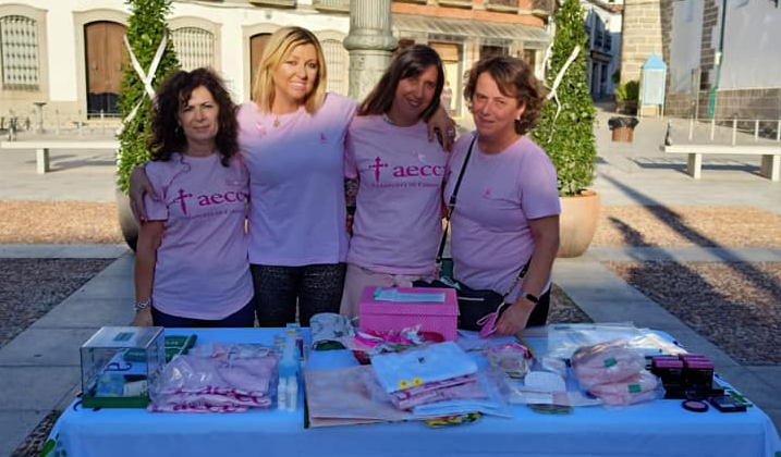 Miembros de la Junta Local de la Asociación contra el cáncer de Villanueva de Córdoba durante una actividad