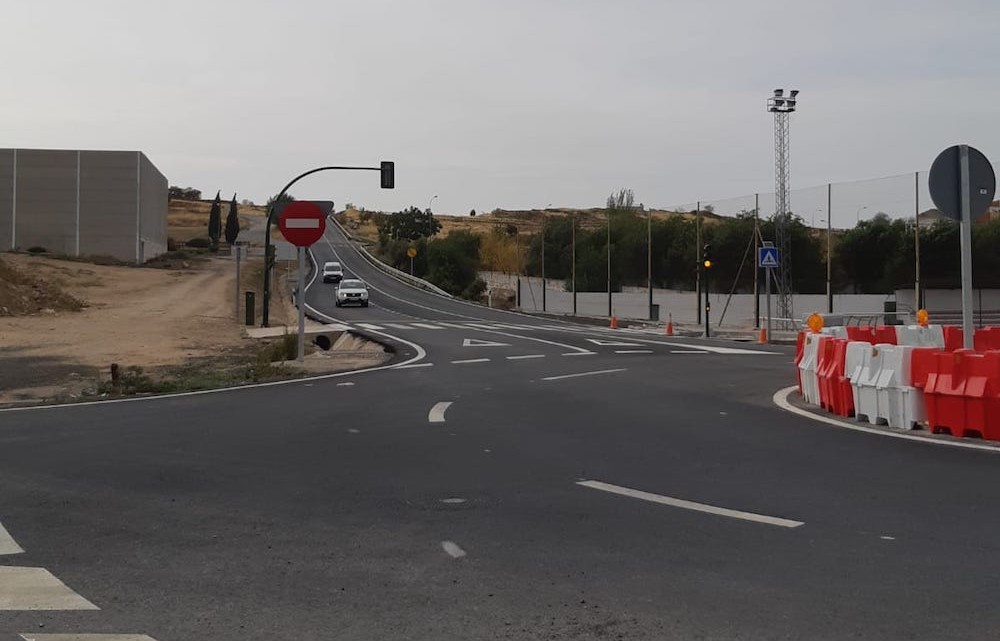 Estado actual del acceso hacia el cementerio y polígono desde Pedroche