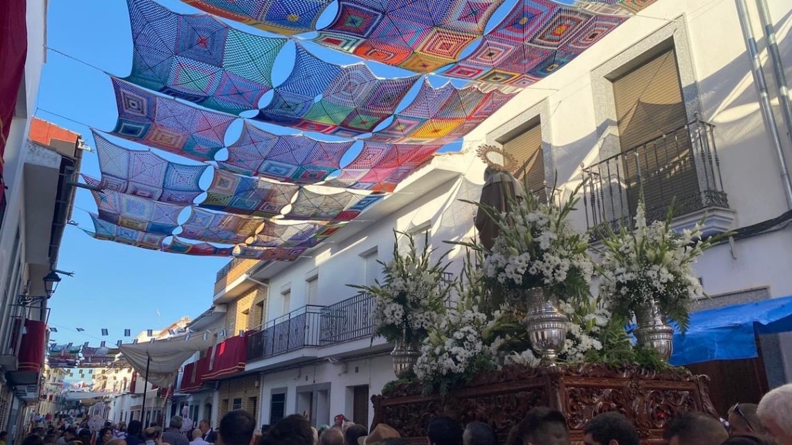 Imagen de las rosetas de ganchillo para la feria de Santa Ana. Foto: Ayuntamiento El Viso