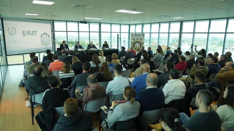 El Mirador del Teatro El Silo se llenó para acudir a este foro