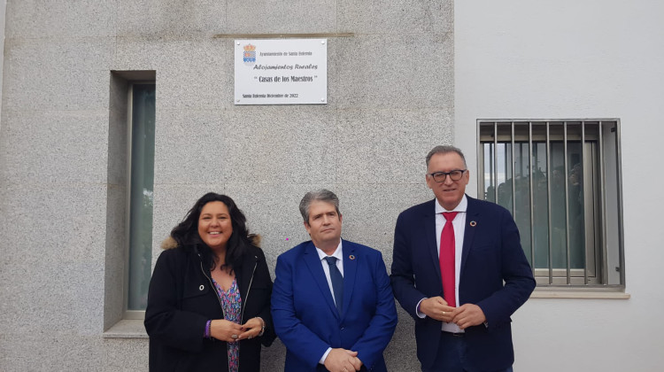 Dolores Amo, Antonio Castillejo y Juan Díaz durante la inauguración