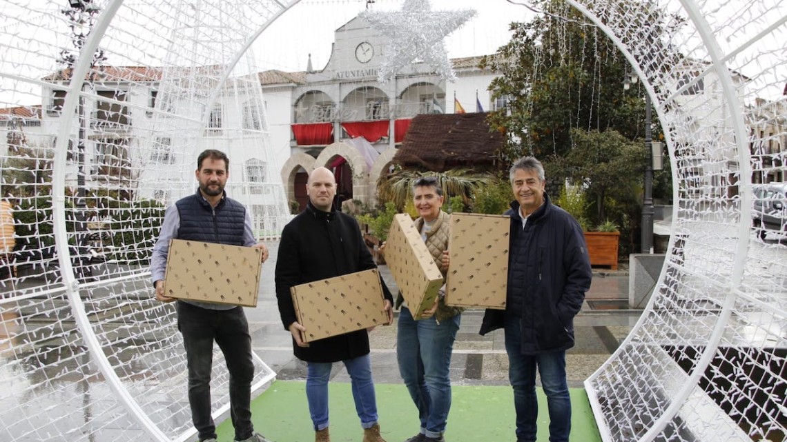 El alcalde y concejales del Ayuntamiento de Hinojosa en la Plaza de la Catedral