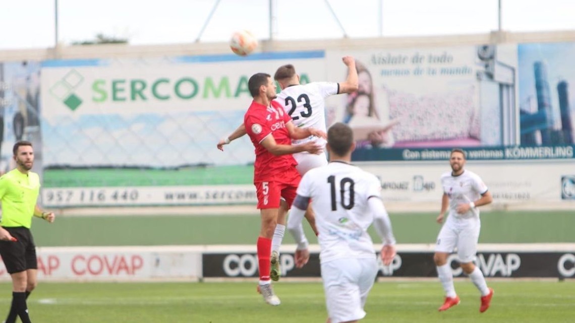 El Pozoblanco en una acción del partido