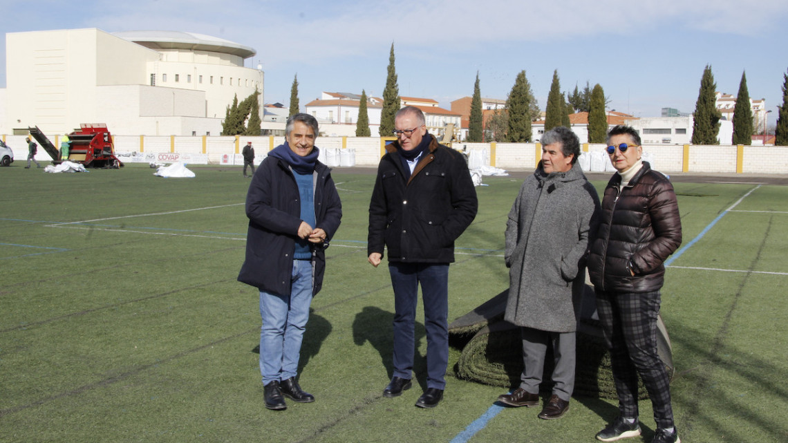 Visita al campo de fútbol de Hinojosa