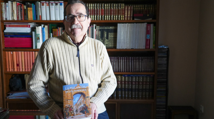 José Luis González Peralbo con su libro 'La mala vida en Los Pedroches'