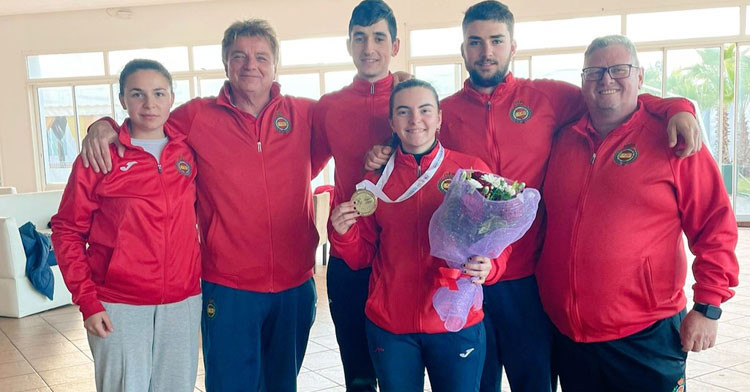 Noelia Pontes, a la izquierda, con la expedición española a la Copa del Mundo de Rabat. Foto: @RFEDETO